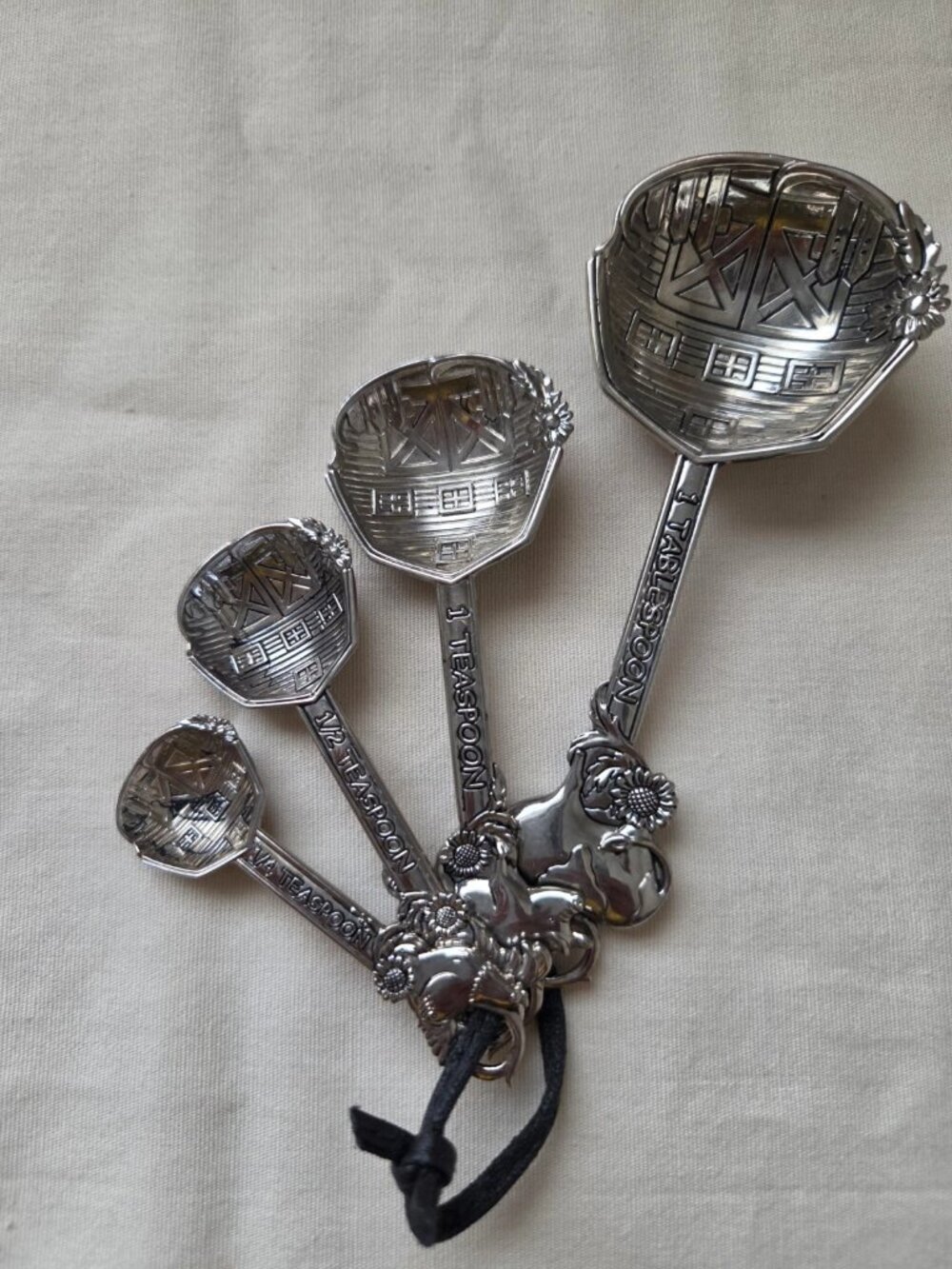 4 Ganz Farmhouse Measuring Spoons Rustic Barn Sunflower Animals Silver Tone